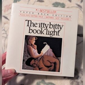 ✨ The 'itty bitty' Book Light - White